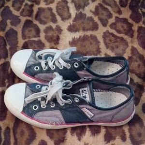 Vintage Converse, sz 7 womens